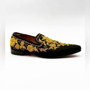 CHRISTIAN LOUBOUTIN Royal Embroidered
Shoes. Good condition. Size 41